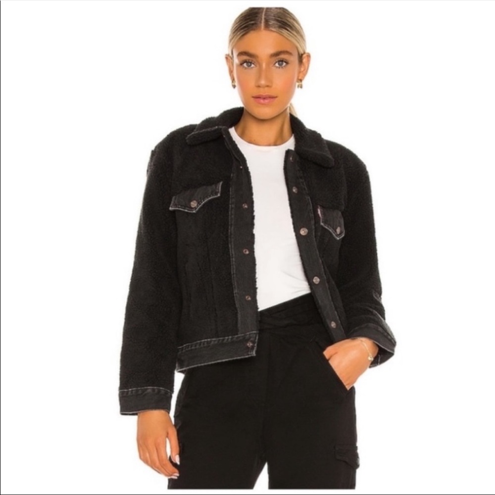 - Levi’s Ex boyfriend trucker jacket sherpa black large new denim